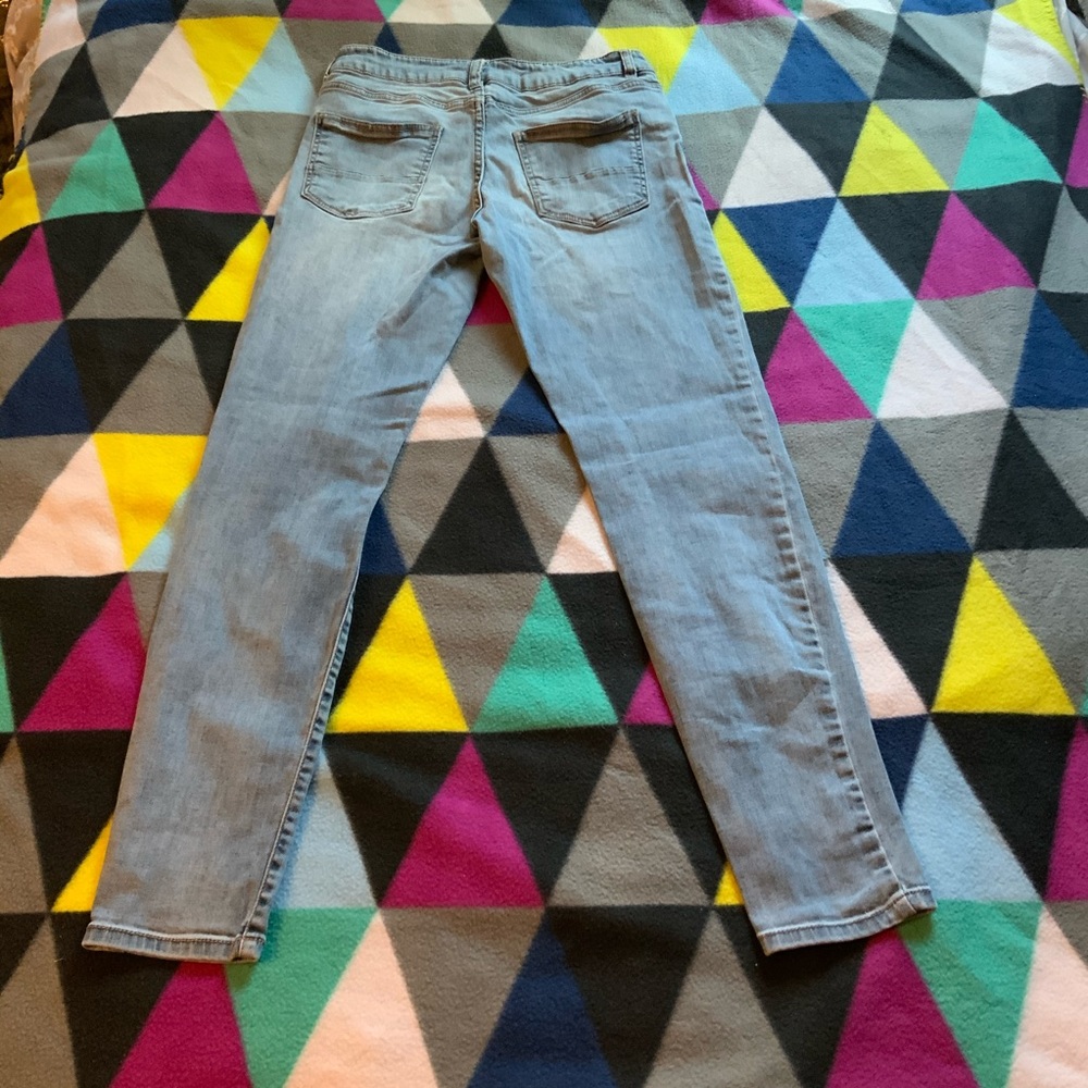 Stylish Ripped Jeans - Picture 2 of 2